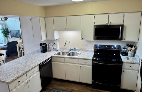 Port Clinton Condominio | Don’t Miss Out! 2 bedroom lake front loft condo with beautiful amenities