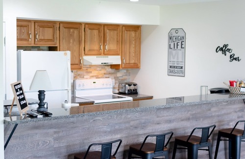 Acme Condominio | Don’t miss peak fall colors! Book your October Stay.