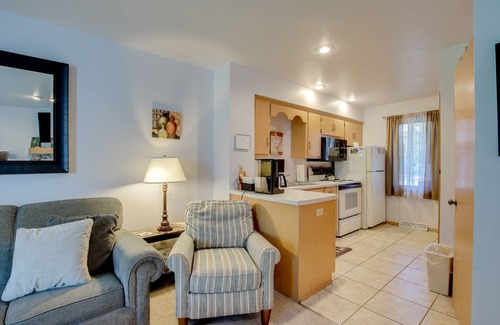 Fish Creek Condominio | 'Door County Getaway' - Walk to State Park!