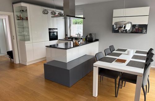 Stelle Casa | Doppelhaushälfte 125m2 3 Zimmer 2 Badezimmer Küche 5 Schlafplätze nähe Hamburg