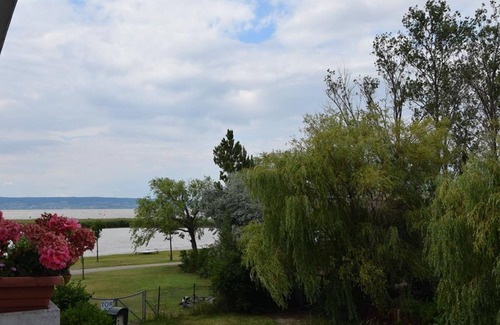 Podersdorf am See Casa | Doppelzimmer, Stehbakon, Seitl. Seeblick - Seehotel Herlinde