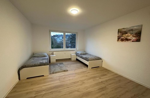 Osnabrueck Casa | Doppelzimmer in einer Dreizimmerwohnung mit Bad und Küche