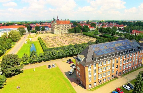 Guestrow Casa | Doppelzimmer Komfort - Hotel am Schlosspark +