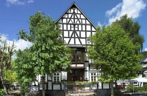 Oberhundem Apartamento | Doppelzimmer mit Badezimmer, Garten/stadtblick