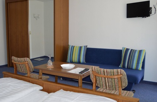 Obertrubach Casa | Doppelzimmer mit Balkon und Schlafsofa - Gasthof-pension Fränkische Schweiz Obertrubach