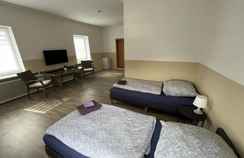 Meine Casa | Doppelzimmer mit Bad- Fernseher