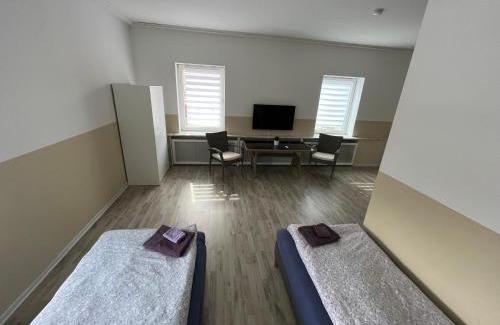 Meine Casa | Doppelzimmer mit Bad- Fernseher