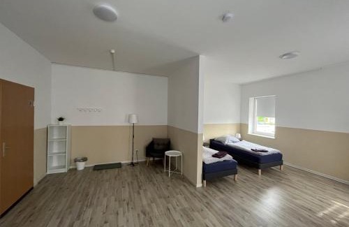 Meine Casa | Doppelzimmer mit Bad- Fernseher