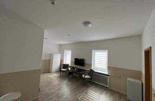 Meine Casa | Doppelzimmer mit Bad- Fernseher