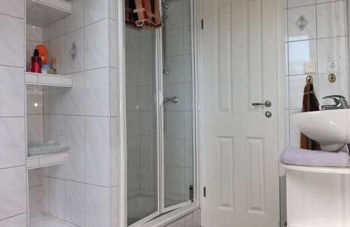 Ahlten Apartamento | Doppelzimmer , mit Eigenem Bad