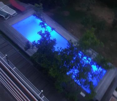 Horchheim Apartamento | Doppelzimmer mit neuem Bad und Sportpool-Nutzung außen, im basement cellar der Villa Naturpark, Garten mit Rheinblick