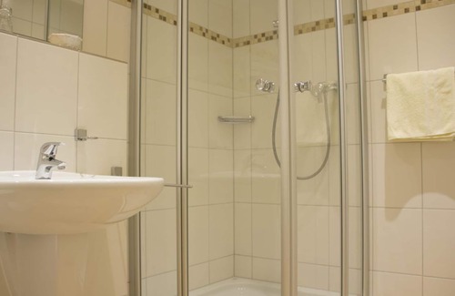 Neroth Casa | Doppelzimmer Plus Standard inkl.Halbpension - Zur Neroburg, Hotel Restaurant
