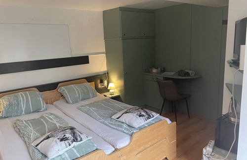 Stall Cama Y Desayuno | Doppelzimmer Stieflberg mit Dusche Toilette und Frühstück