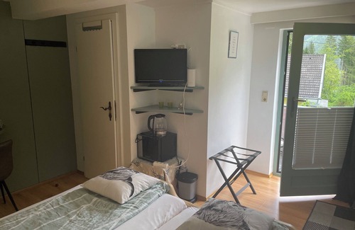 Stall Cama Y Desayuno | Doppelzimmer Stieflberg mit Dusche Toilette und Frühstück