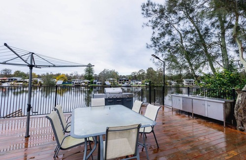 Dora Creek Casa | Dora On The Water - Dora Creek Lake House