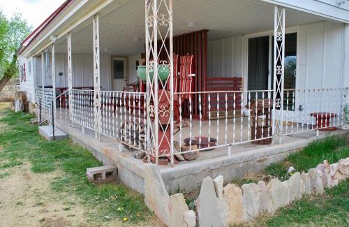 Escalante Casa | Dora's Country Cottage