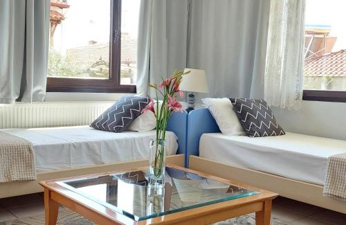 Pirgadikia Casa | Dora's House comfortable apartment with a yard and view