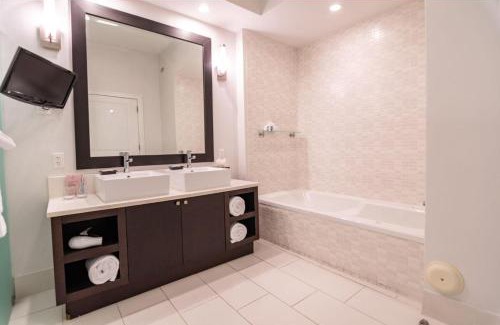 Doral Apartamento | Doral Pool 1407 by WaveProperties