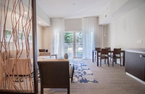 Doral Apartamento | Doral Pool 1407 by WaveProperties
