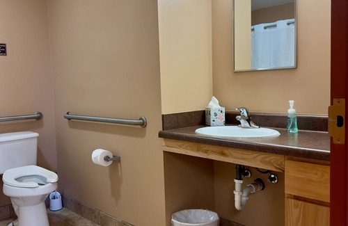 Auburn Apartamento | Dorm-Style Suite located in the center of downtown Auburn, NY