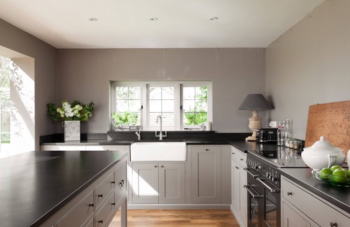 Ashford Casa | Dormestone Farm by Bloom Stays - sleeps 12 with outdoor swimming pool and tennis court