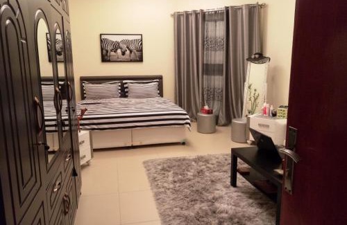 Sharjah Apartamento | Dormitory Room for Family or Group of Travelers