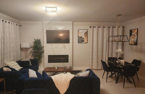Ottawa Division Casa | Dorothy's Deluxe room