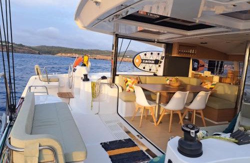 Vallpineda Alquiler De Eote | Dortoka Catamarán