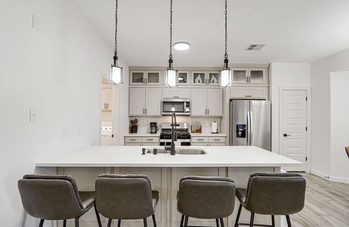 Biggs Field Casa | Dos Palmas Home/Modern 3BR Townhome w/Garage
