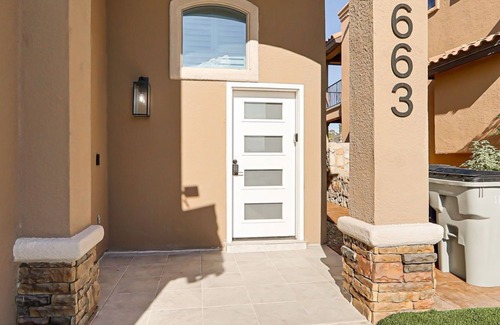 Biggs Field Casa | Dos Palmas Home/Modern 3BR Townhome w/Garage