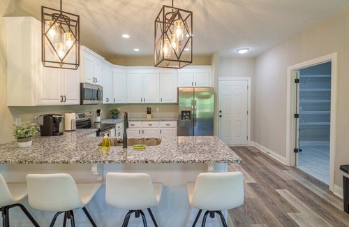 Dothan Casa | Dothan Getaway for Work or Play!