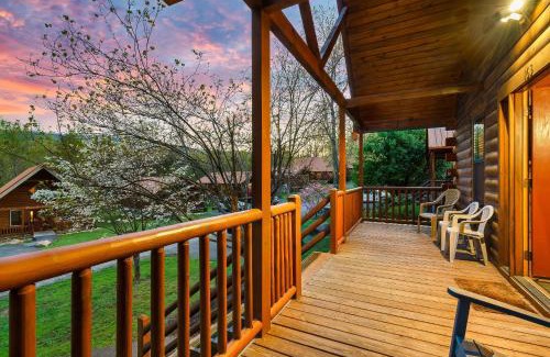 White Oak Lodge Casa | Dotties Place Hot Tub, Arcade, Resort Gameroom
