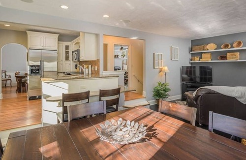 Menasha Casa | Doty Island Destination Home - Luxury Living