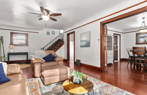 Menasha Casa | Doty Island Life 3 BR Home close to Lake/Park/Hospital Pet-Friendly