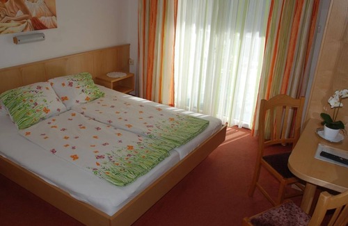 Klopein Cama Y Desayuno | Double room, balcony, lake view/ lake side - Pension Agnes