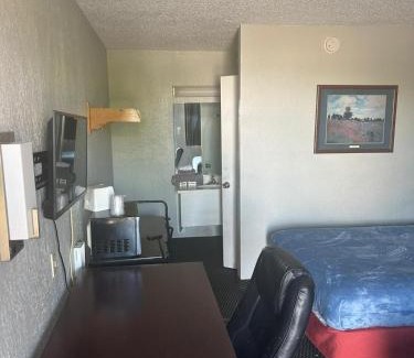 Amarillo Apartamento | Double Bed Hotel Room 112