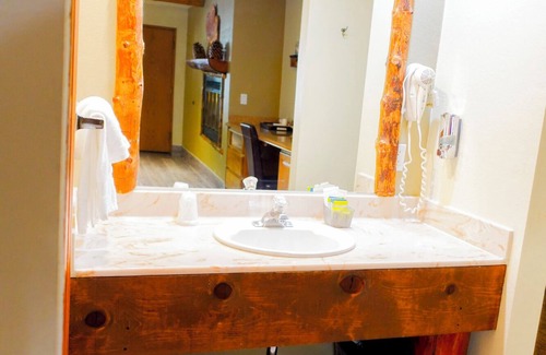 Crestline Casa | Double Bed Hotel Room