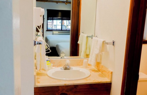 Crestline Casa | Double Bed Hotel Room