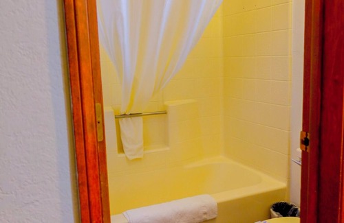 Crestline Casa | Double Bed Hotel Room