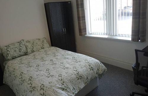 Burnley Casa | Double bed (R1) close to Burnley city centre