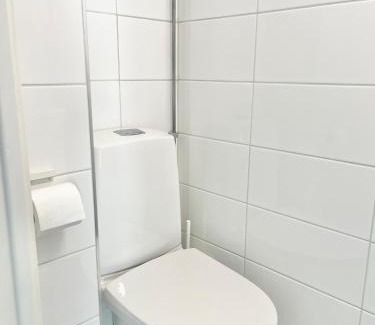 Koillinen District Casa | Double bed room in An apartment with lovely cats