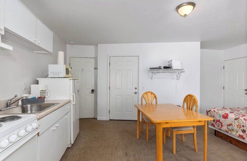 Lake City Apartamento | Double Bed Suite with Full Kitchen
