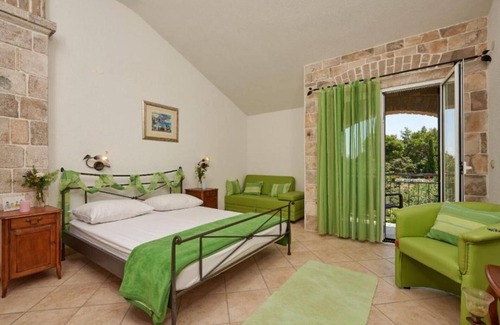 Veliki Drvenik Casa | Double Bedroom with Balcony