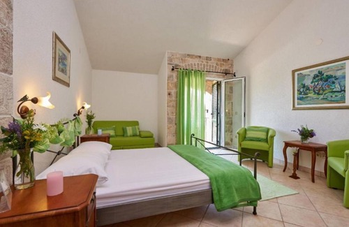 Veliki Drvenik Casa | Double Bedroom with Balcony