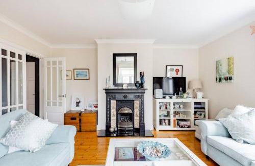 Clarinbridge Casa | Double bedroom in a family home