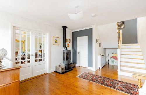 Clarinbridge Casa | Double bedroom in a family home