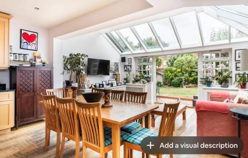 Hammersmith and Fulham Casa | Double bedroom in homely, 5 bedroom family house by the river in Fulham