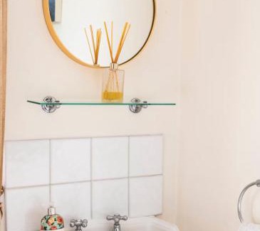 Hammersmith and Fulham Casa | Double bedroom in homely, 5 bedroom family house by the river in Fulham