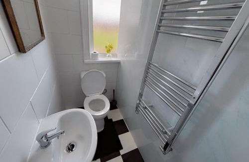Salford Casa | Double-Bedroom in the Heart of Salford Manchester GCSW5 Perfect for Short Stays