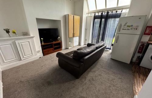 Salford Casa | Double-Bedroom in the Heart of Salford Manchester GCSW4 Perfect for Short Stays